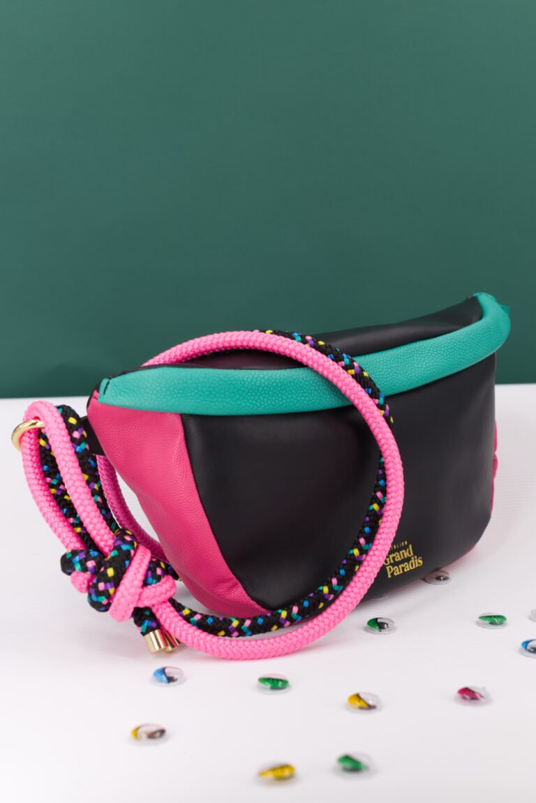 Atelier Grand Paradis - sac banane sac demie-lune maroquinerie artisanale curieux